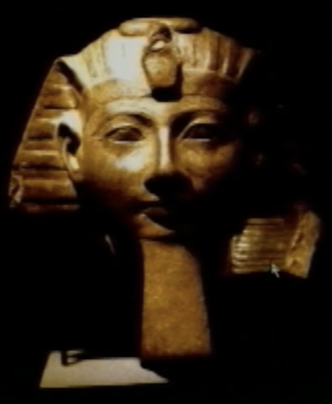 Golden mask of Pharaoh Tuthmosis III